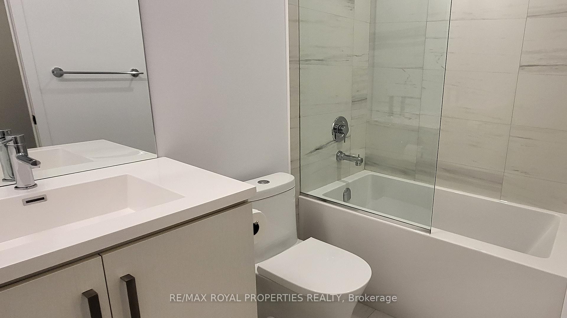 Photo 5 of Unit 606, 38 Honeycrisp Crescent, Vaughan, Vaughan Corporate Centre — HOMEH