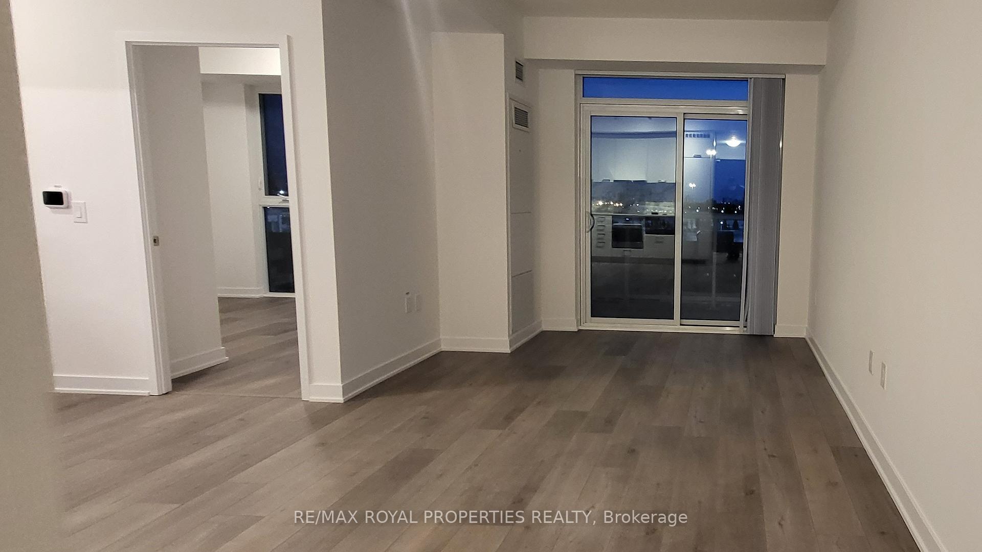 Photo 6 of Unit 606, 38 Honeycrisp Crescent, Vaughan, Vaughan Corporate Centre — HOMEH