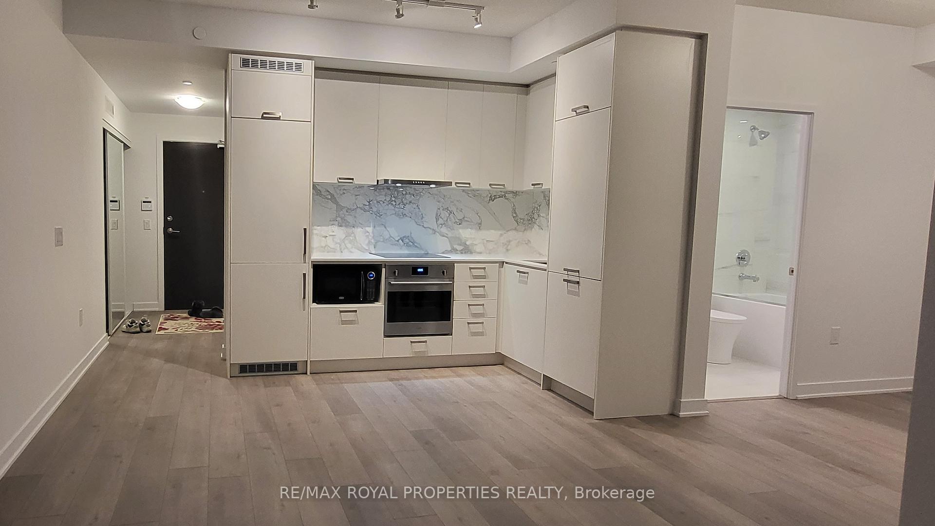 Photo 7 of Unit 606, 38 Honeycrisp Crescent, Vaughan, Vaughan Corporate Centre — HOMEH