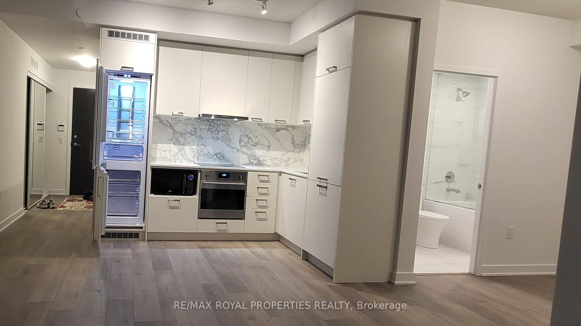 Photo 8 of Unit 606, 38 Honeycrisp Crescent, Vaughan, Vaughan Corporate Centre — HOMEH