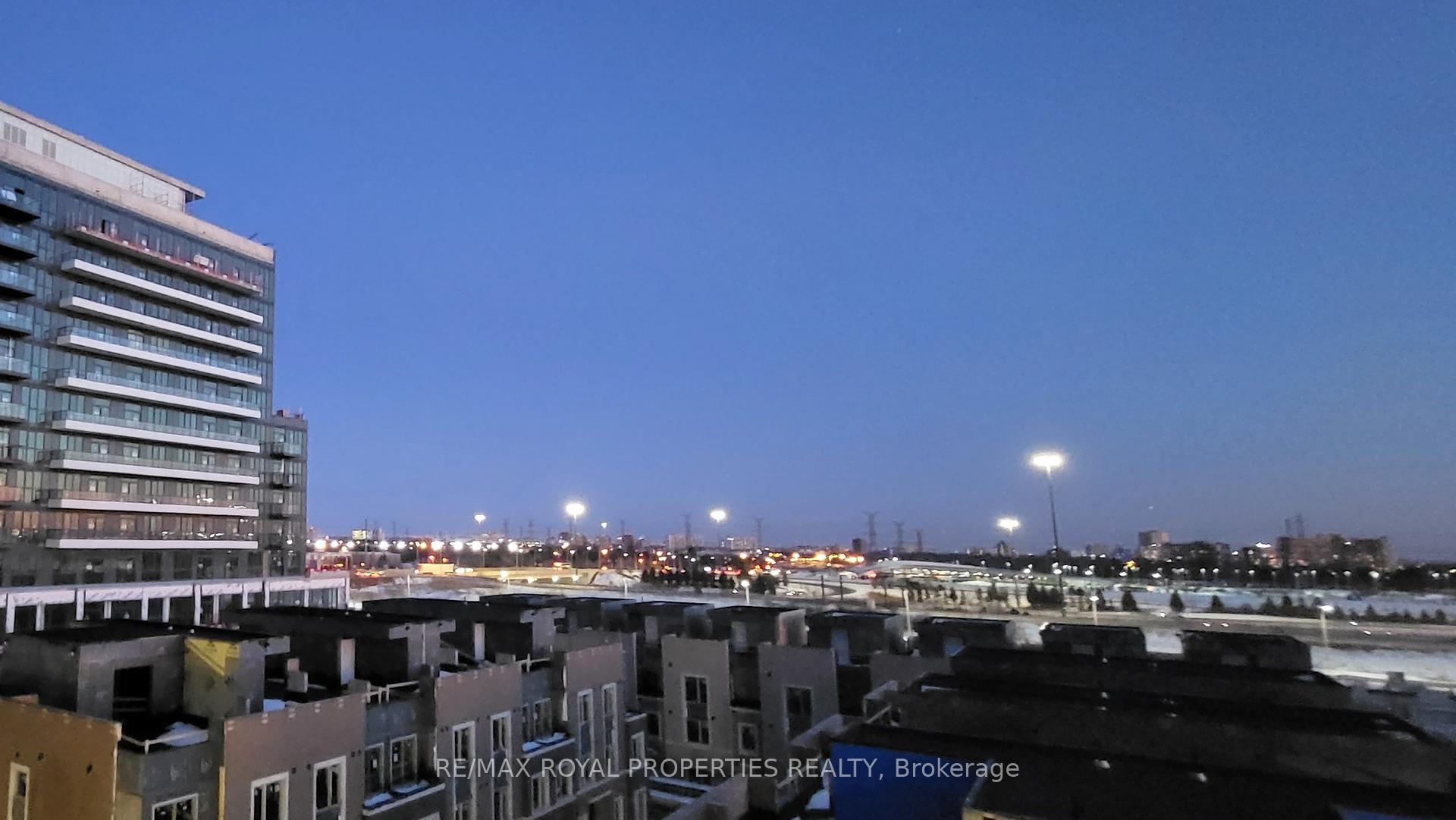 Photo 11 of Unit 606, 38 Honeycrisp Crescent, Vaughan, Vaughan Corporate Centre — HOMEH