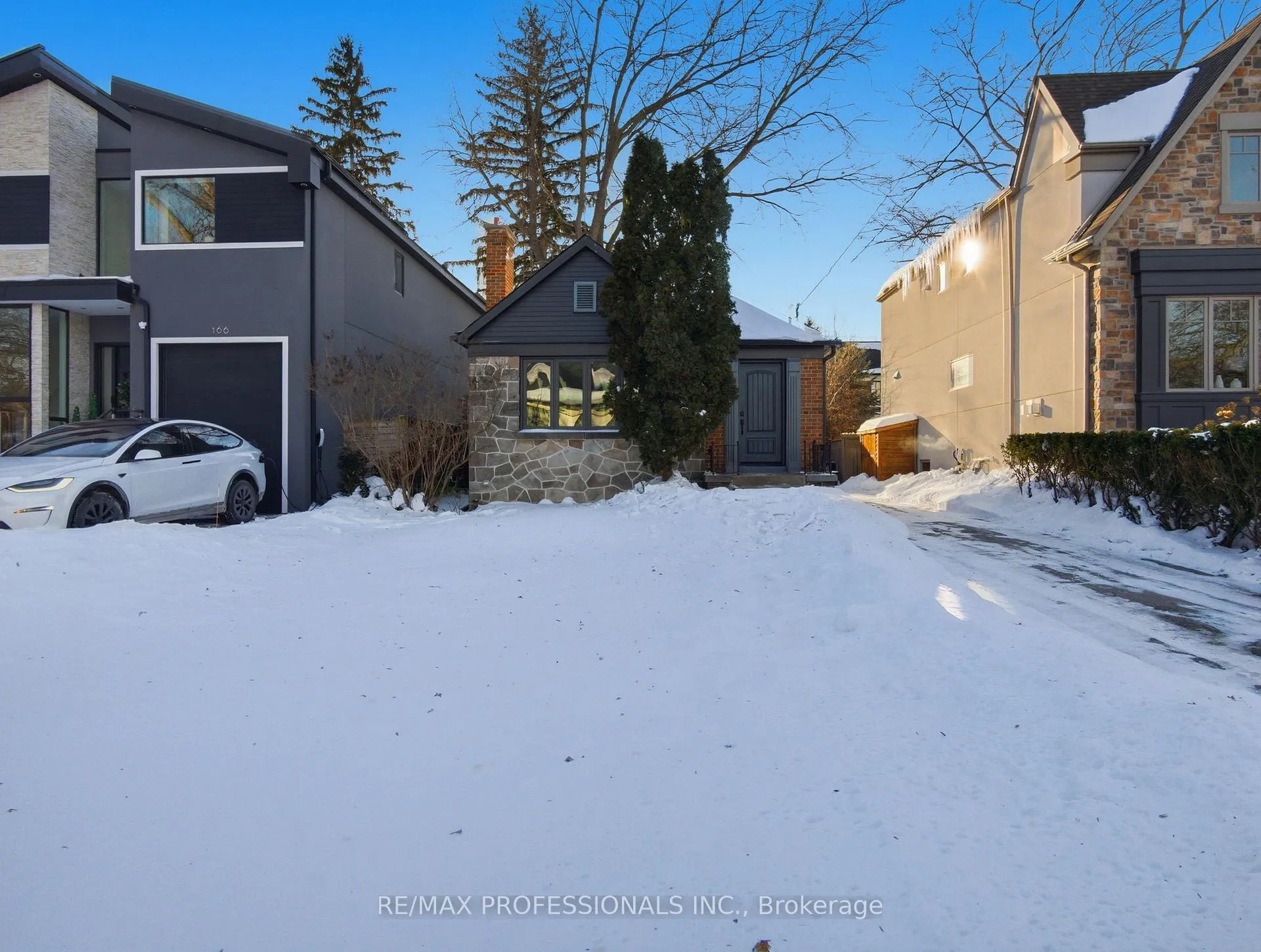 Photo 2 of 168 The Kingsway, Etobicoke, Kingsway South — HOMEH