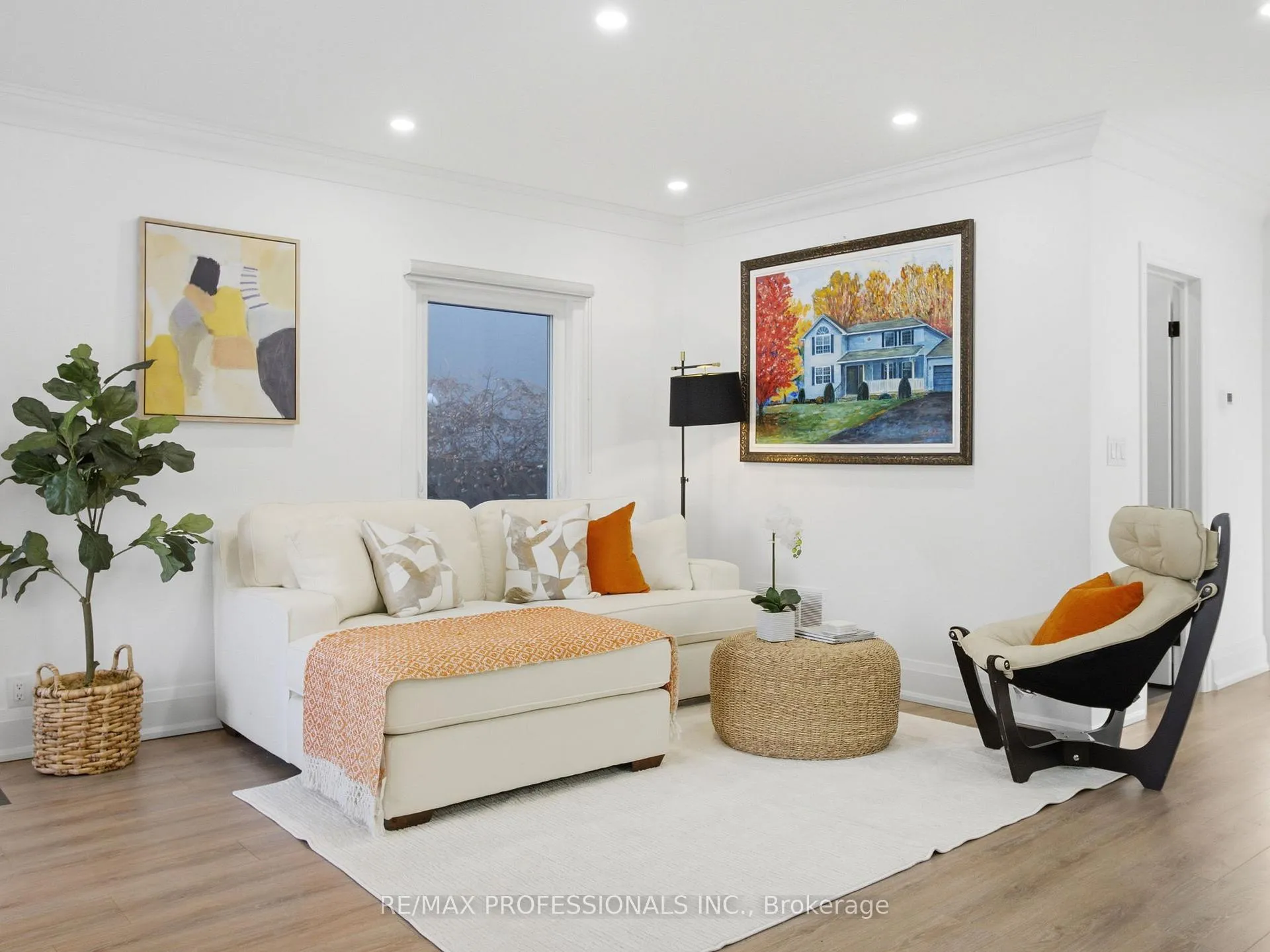 Photo 8 of 168 The Kingsway, Etobicoke, Kingsway South — HOMEH