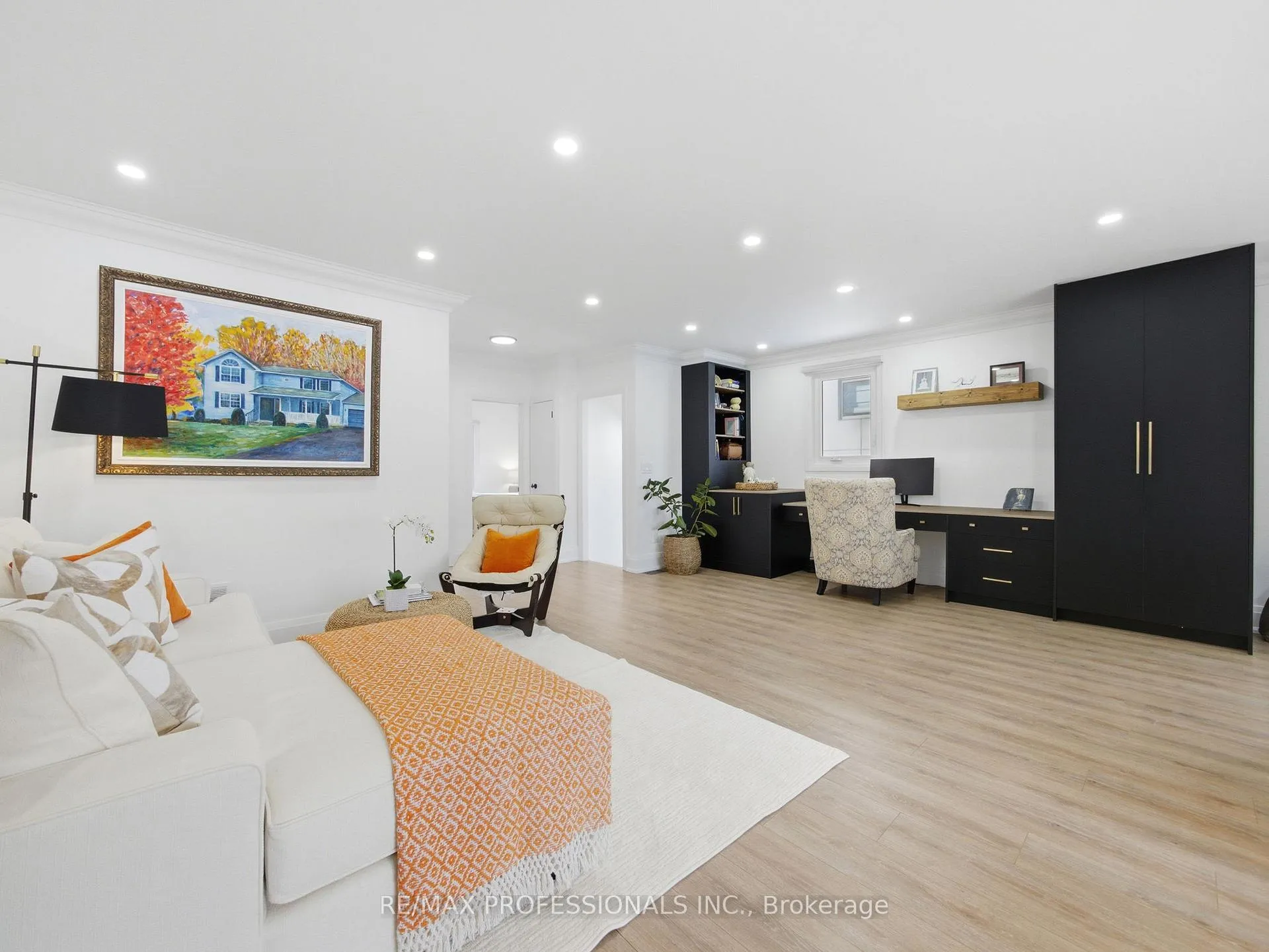 Photo 9 of 168 The Kingsway, Etobicoke, Kingsway South — HOMEH
