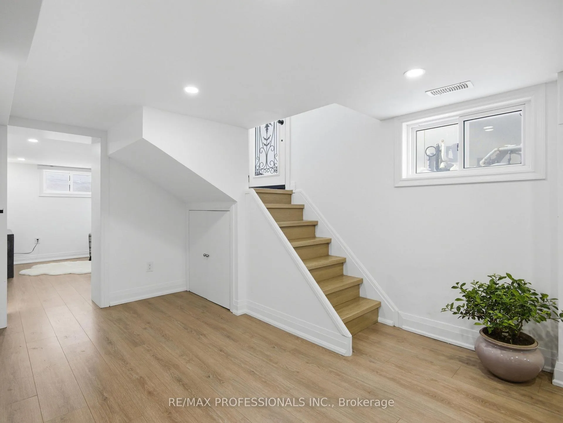 Photo 20 of 168 The Kingsway, Etobicoke, Kingsway South — HOMEH