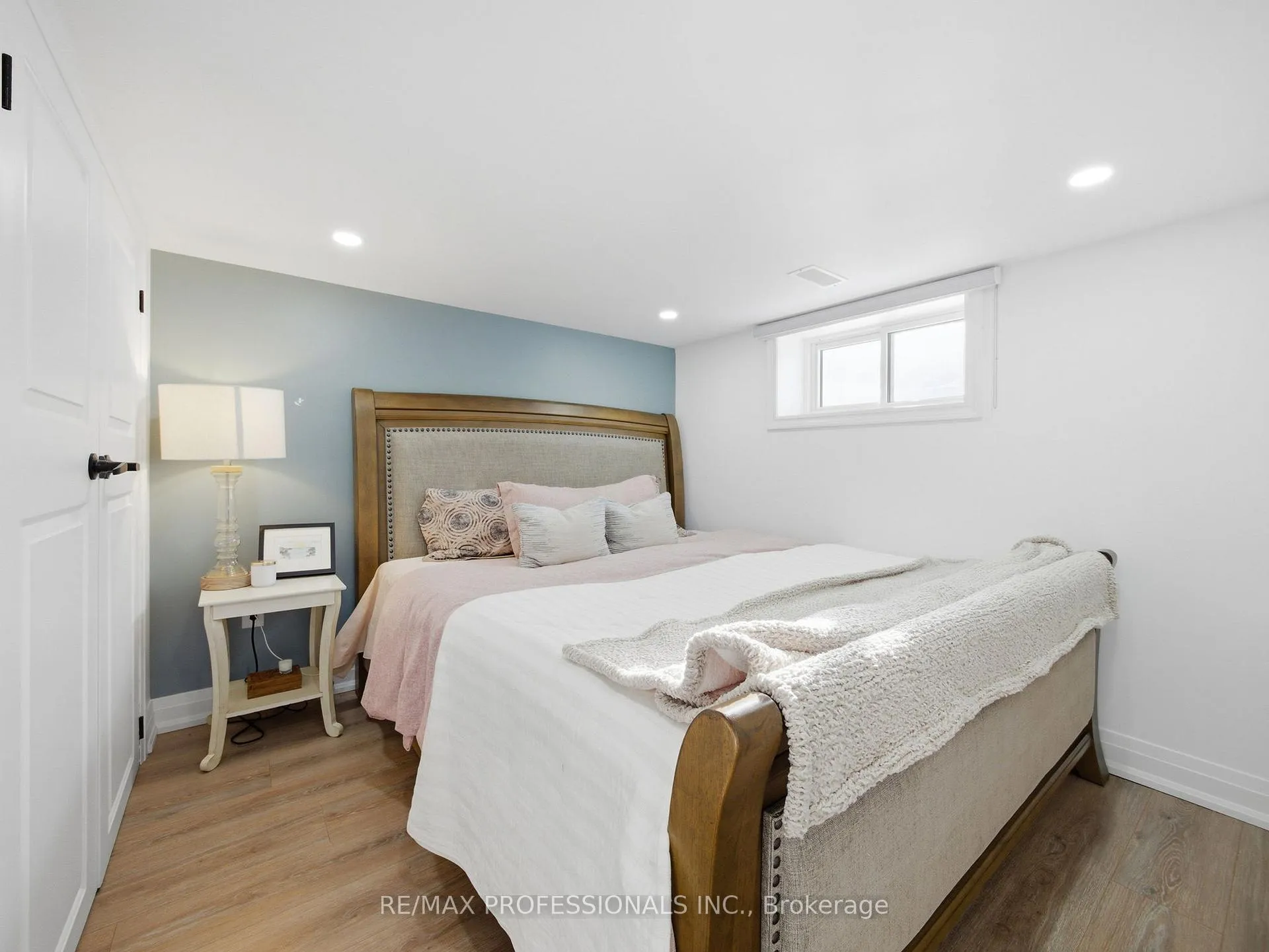 Photo 32 of 168 The Kingsway, Etobicoke, Kingsway South — HOMEH