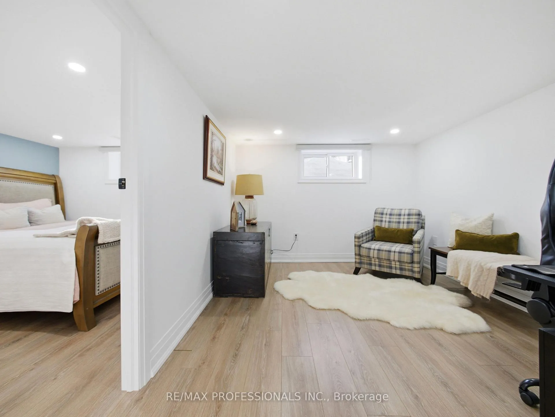 Photo 34 of 168 The Kingsway, Etobicoke, Kingsway South — HOMEH