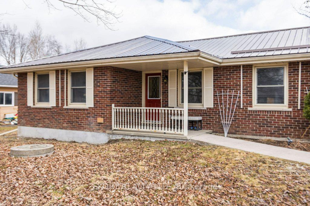 Photo 3 of 618 Ashley Street, Belleville, Thurlow Ward — HOMEH