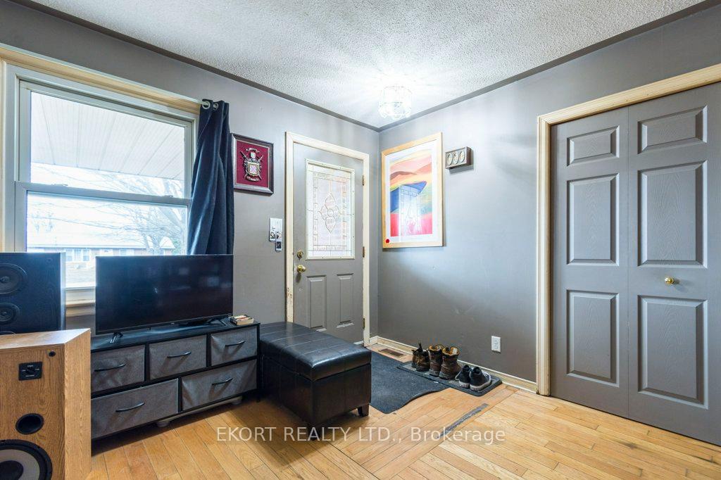 Photo 2 of 618 Ashley Street, Belleville, Thurlow Ward — HOMEH
