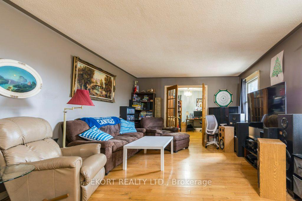 Photo 4 of 618 Ashley Street, Belleville, Thurlow Ward — HOMEH