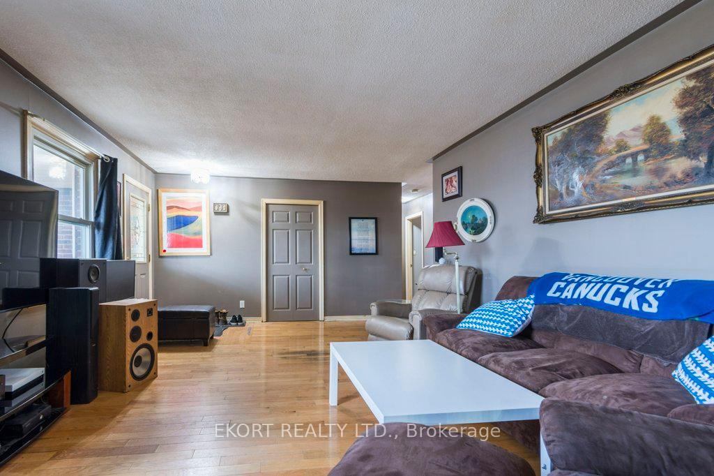Photo 5 of 618 Ashley Street, Belleville, Thurlow Ward — HOMEH