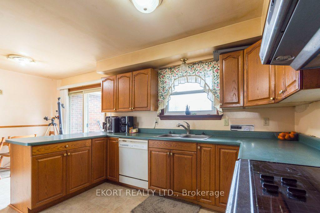 Photo 8 of 618 Ashley Street, Belleville, Thurlow Ward — HOMEH