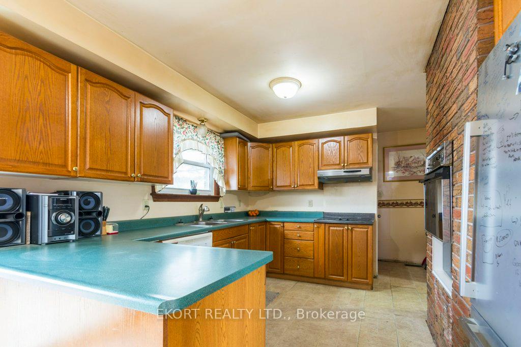 Photo 10 of 618 Ashley Street, Belleville, Thurlow Ward — HOMEH