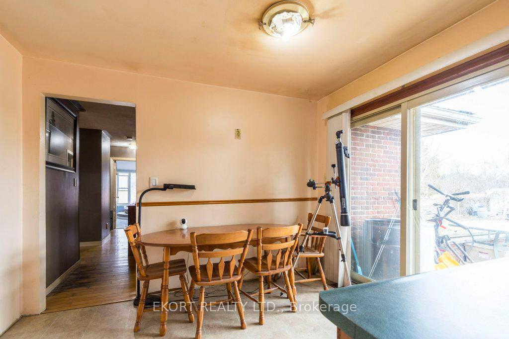 Photo 11 of 618 Ashley Street, Belleville, Thurlow Ward — HOMEH