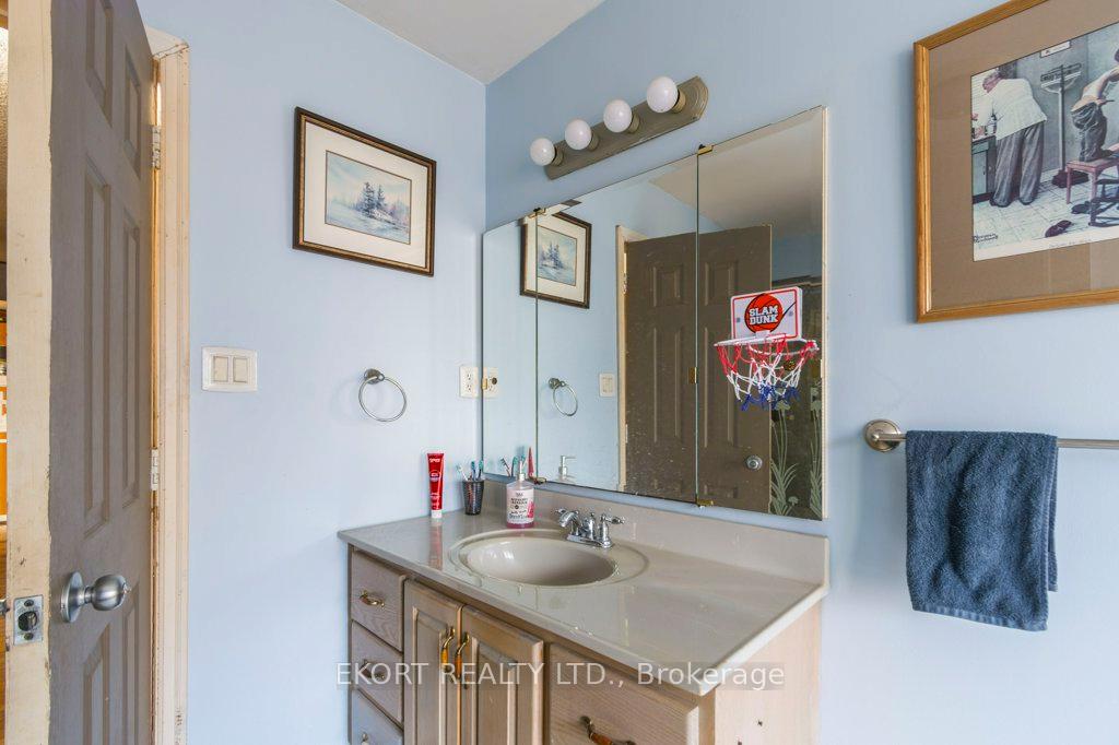 Photo 13 of 618 Ashley Street, Belleville, Thurlow Ward — HOMEH