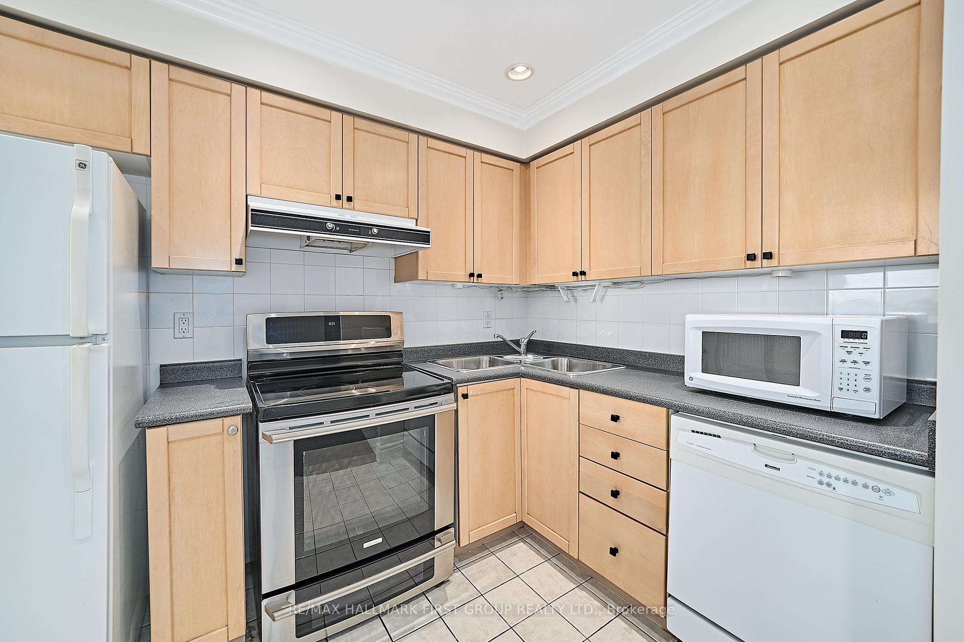 Photo 8 of Unit 1716, 1000 The Esplanade Road N, Pickering, Town Centre — HOMEH