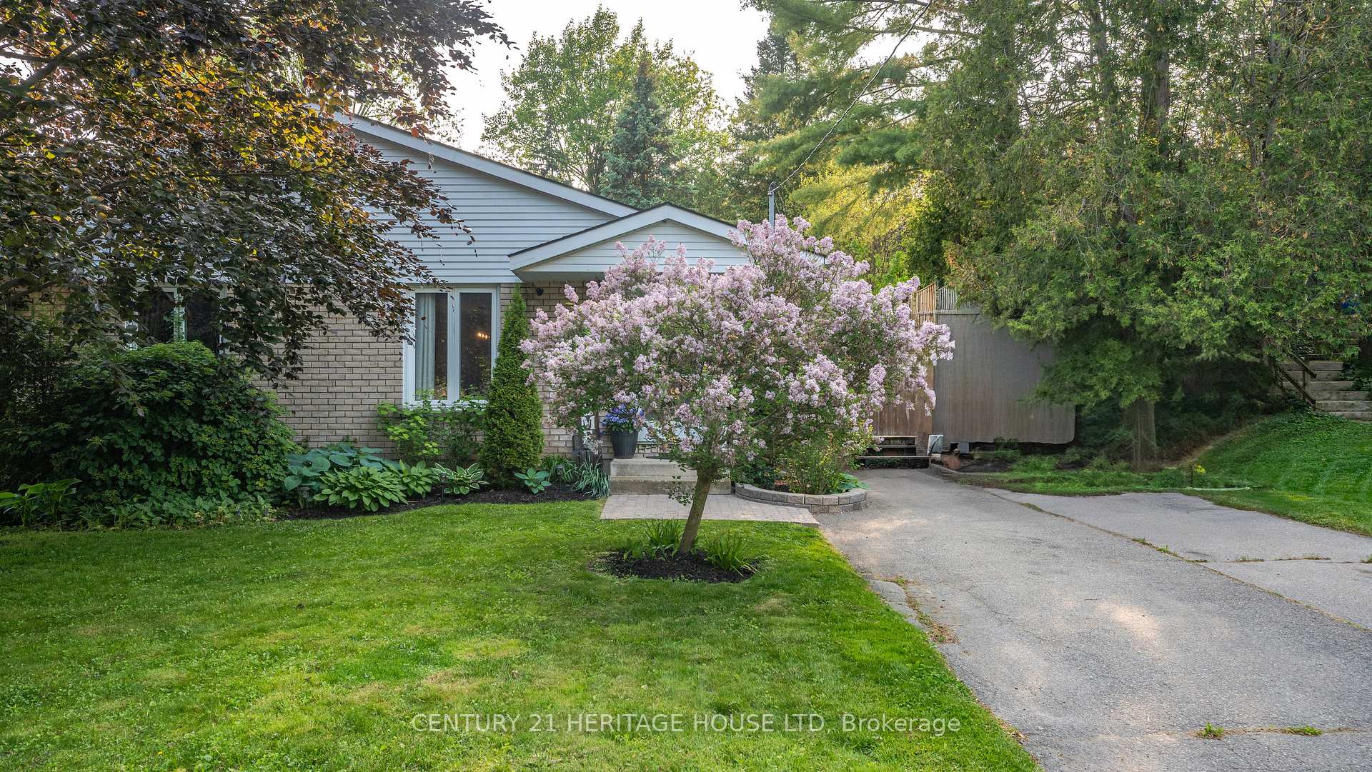 Photo 3 of 29 Amelia Street, Brant, Paris — HOMEH