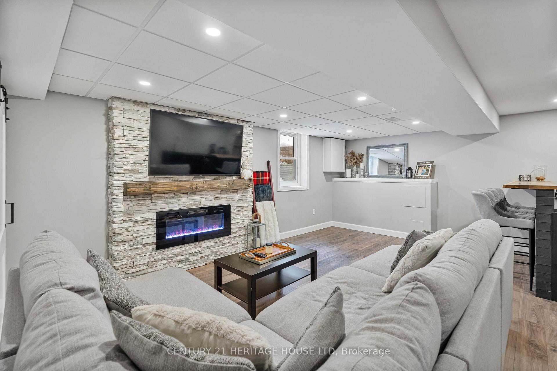 Photo 20 of 29 Amelia Street, Brant, Paris — HOMEH