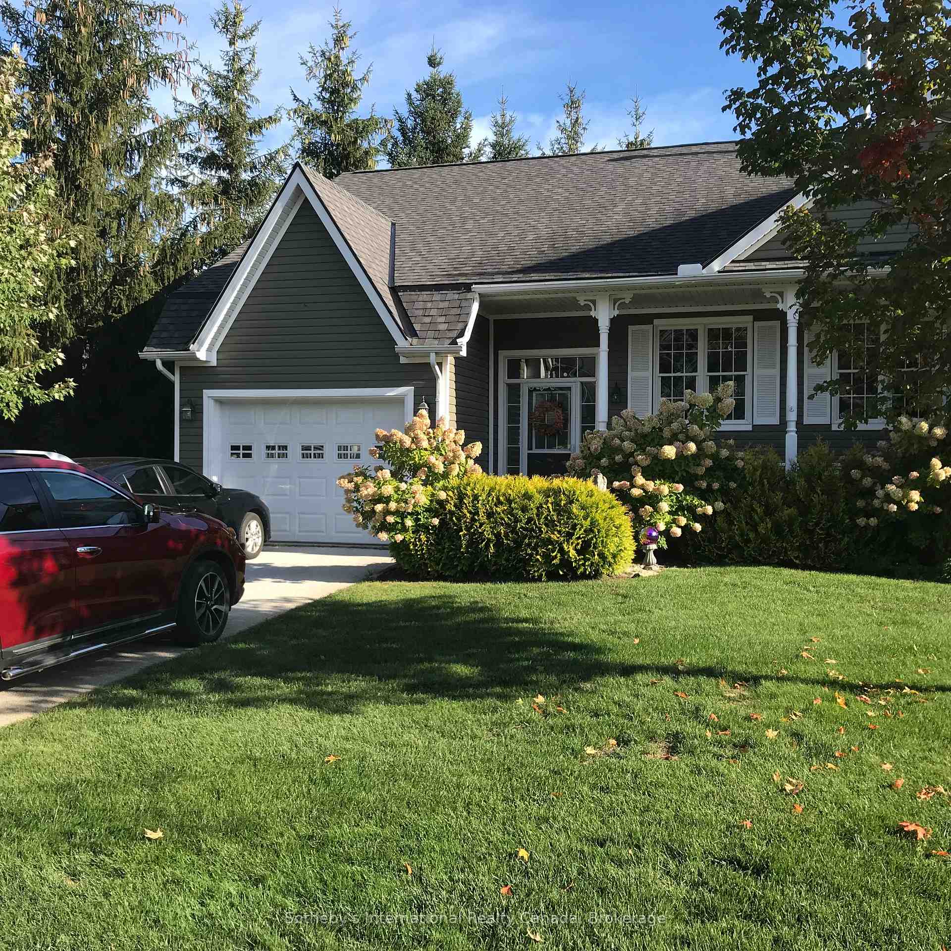 Photo 3 of 43 Green Briar Drive, Collingwood — HOMEH