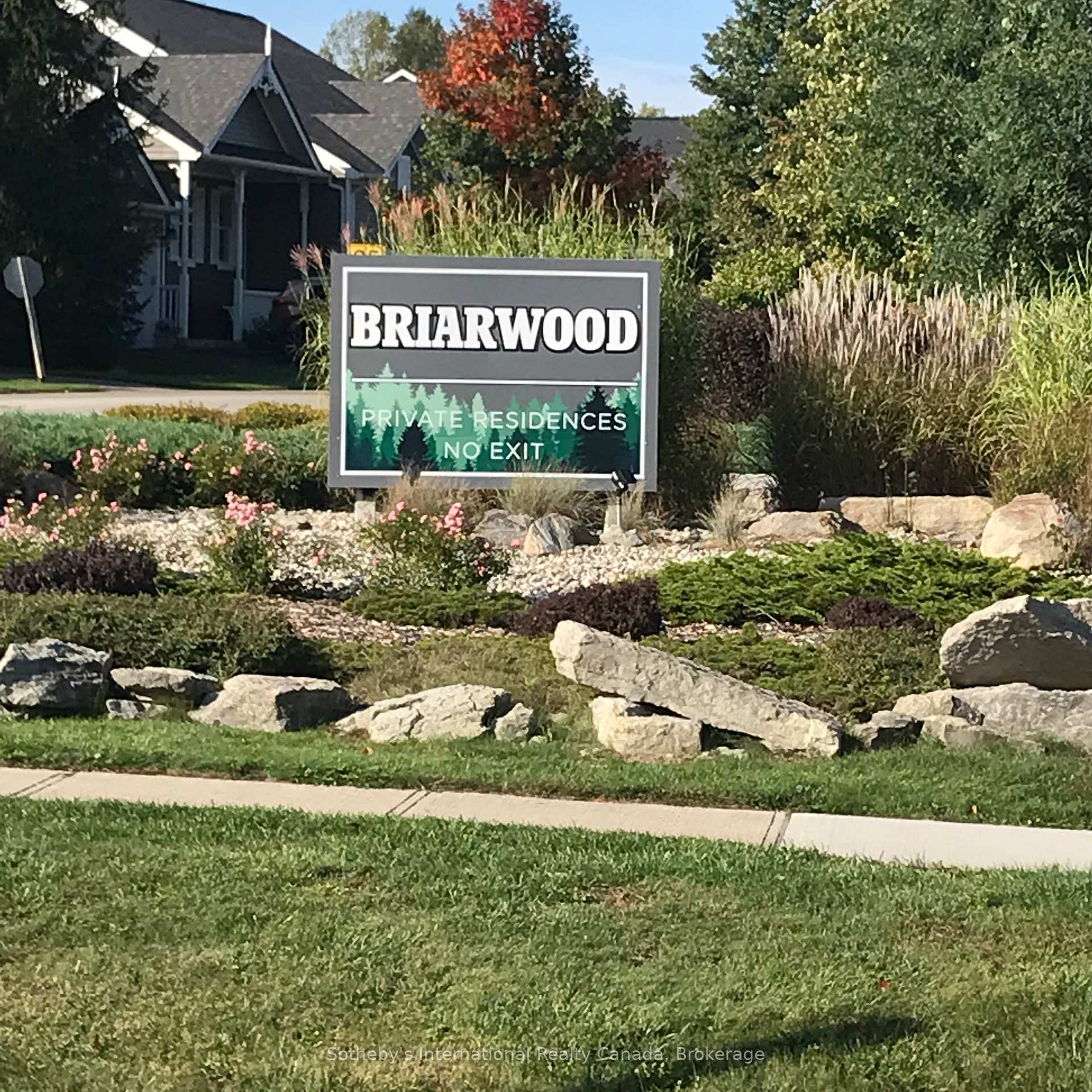 Photo 4 of 43 Green Briar Drive, Collingwood — HOMEH