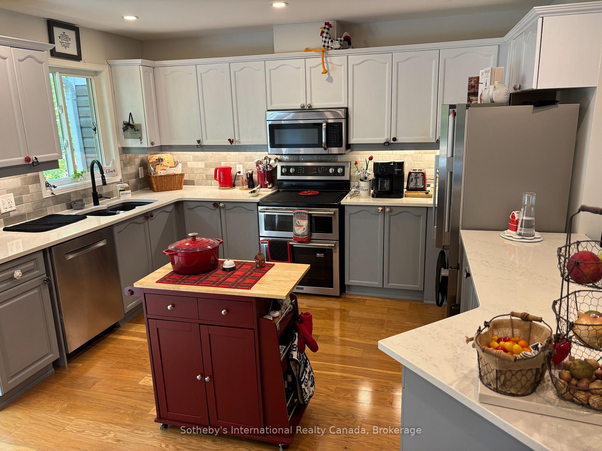 Photo 7 of 43 Green Briar Drive, Collingwood — HOMEH
