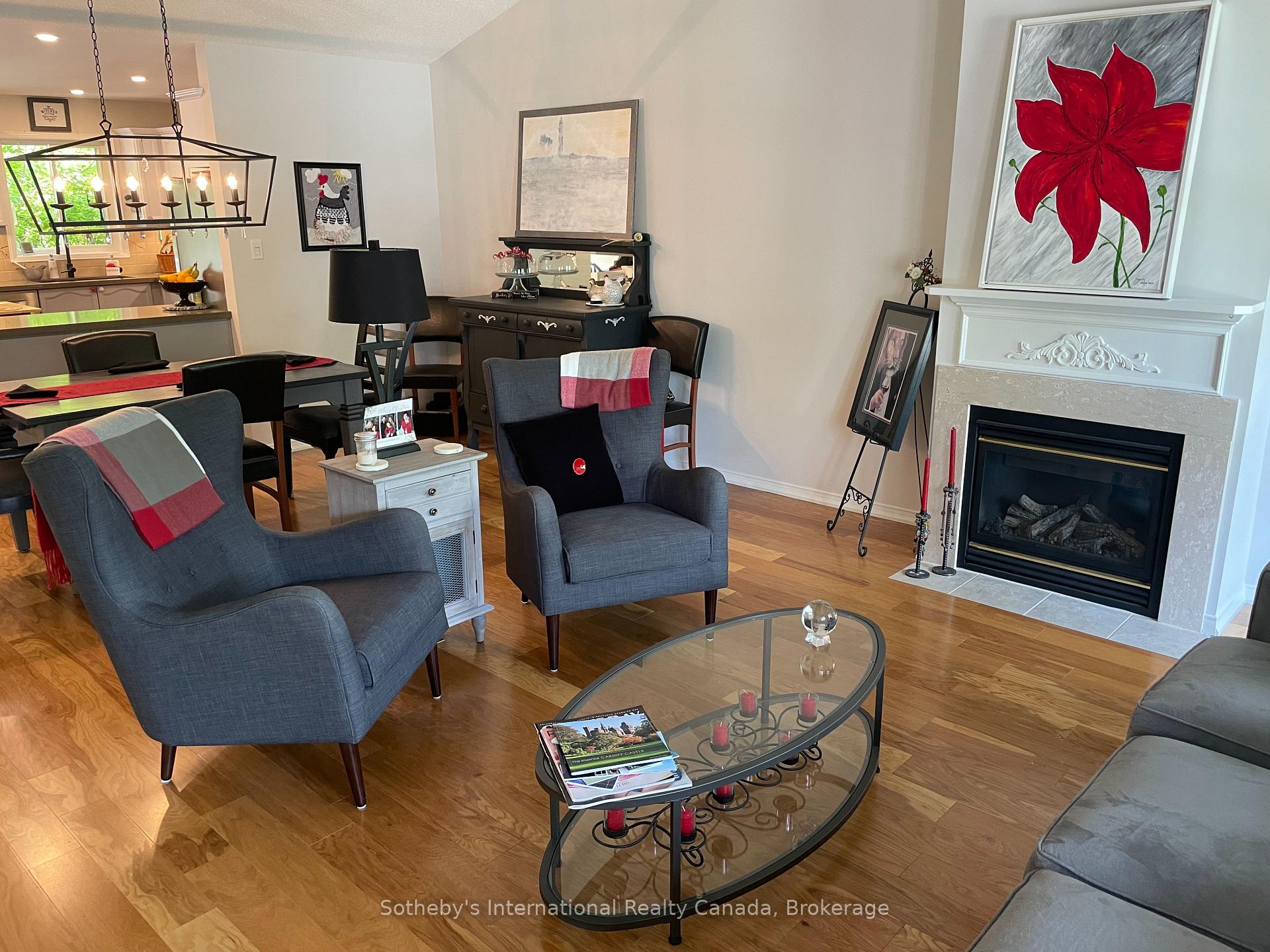 Photo 9 of 43 Green Briar Drive, Collingwood — HOMEH