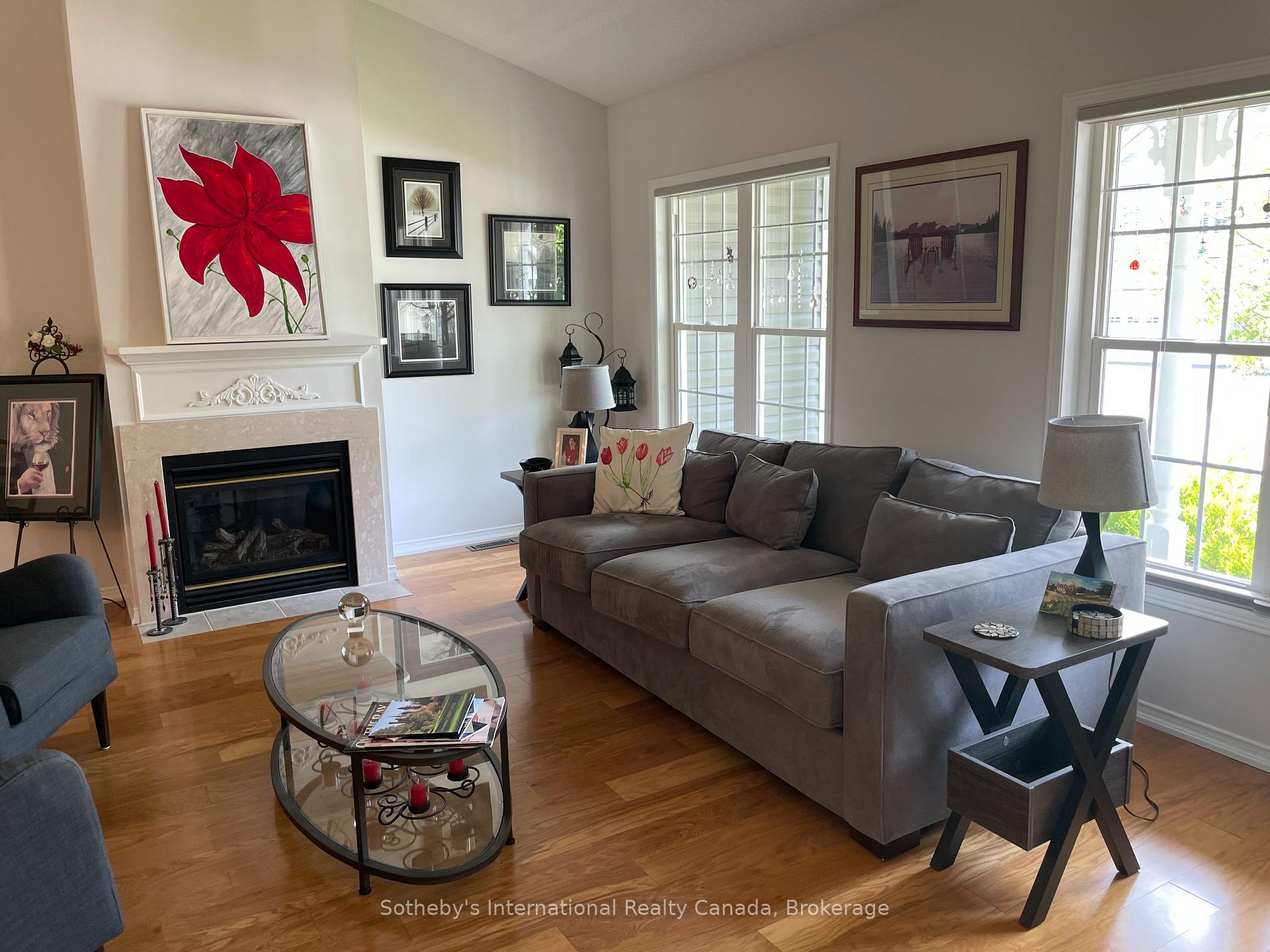Photo 10 of 43 Green Briar Drive, Collingwood — HOMEH