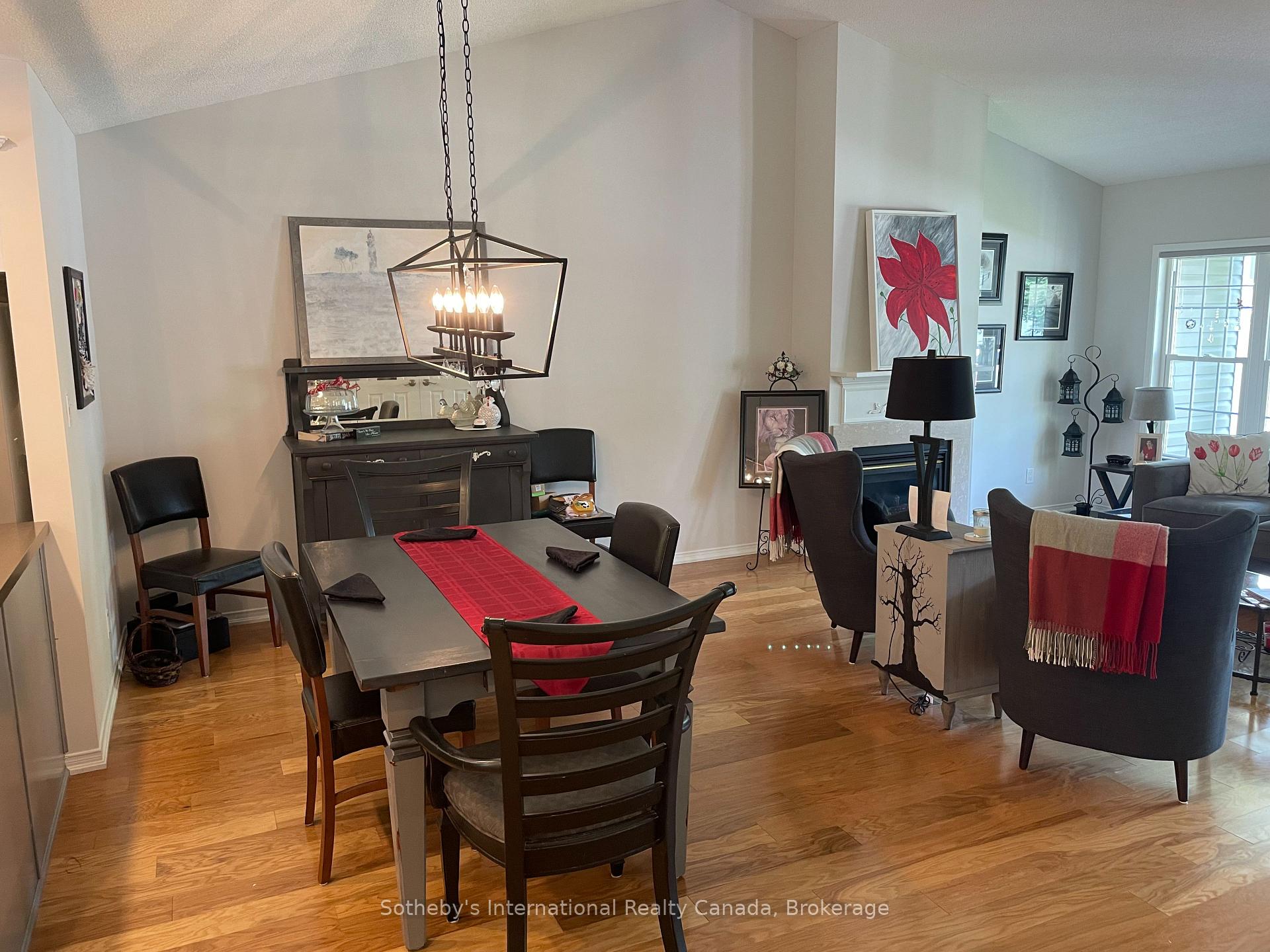 Photo 12 of 43 Green Briar Drive, Collingwood — HOMEH