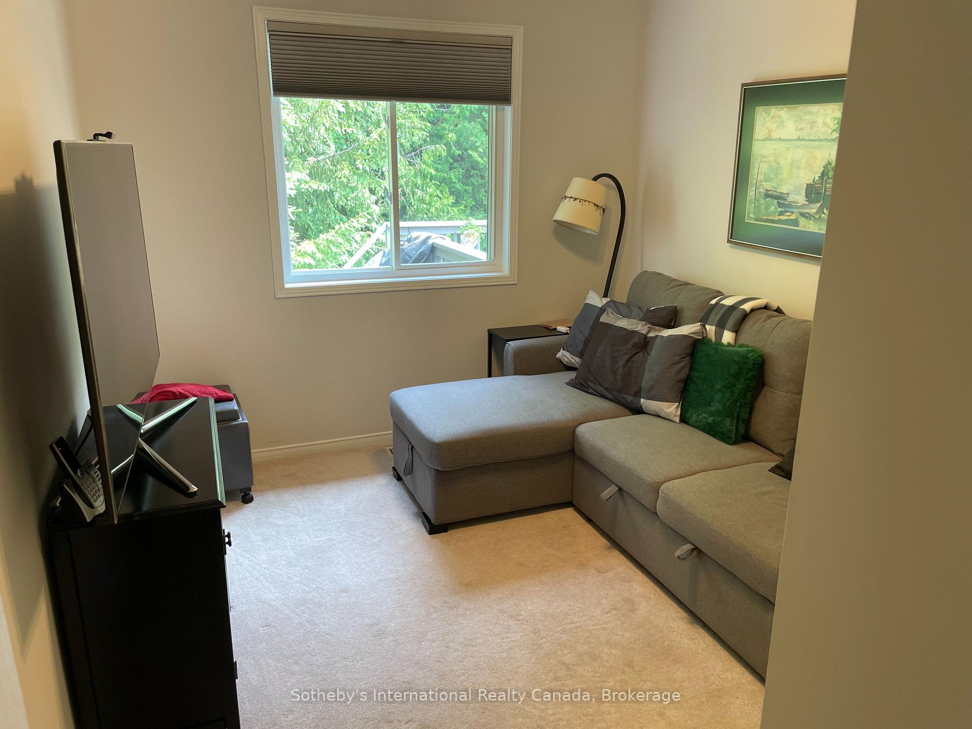 Photo 14 of 43 Green Briar Drive, Collingwood — HOMEH