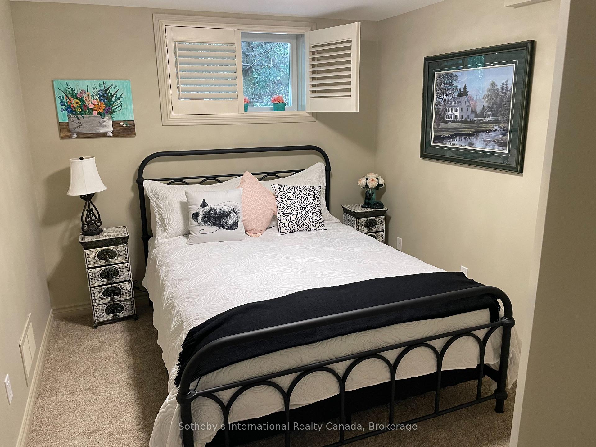 Photo 16 of 43 Green Briar Drive, Collingwood — HOMEH