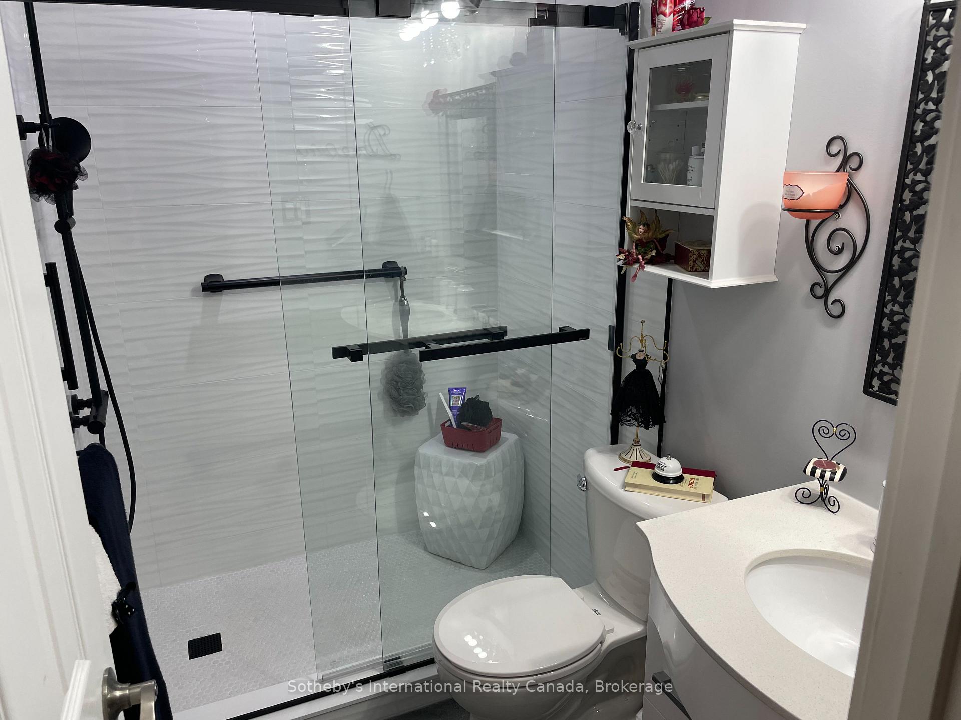 Photo 19 of 43 Green Briar Drive, Collingwood — HOMEH