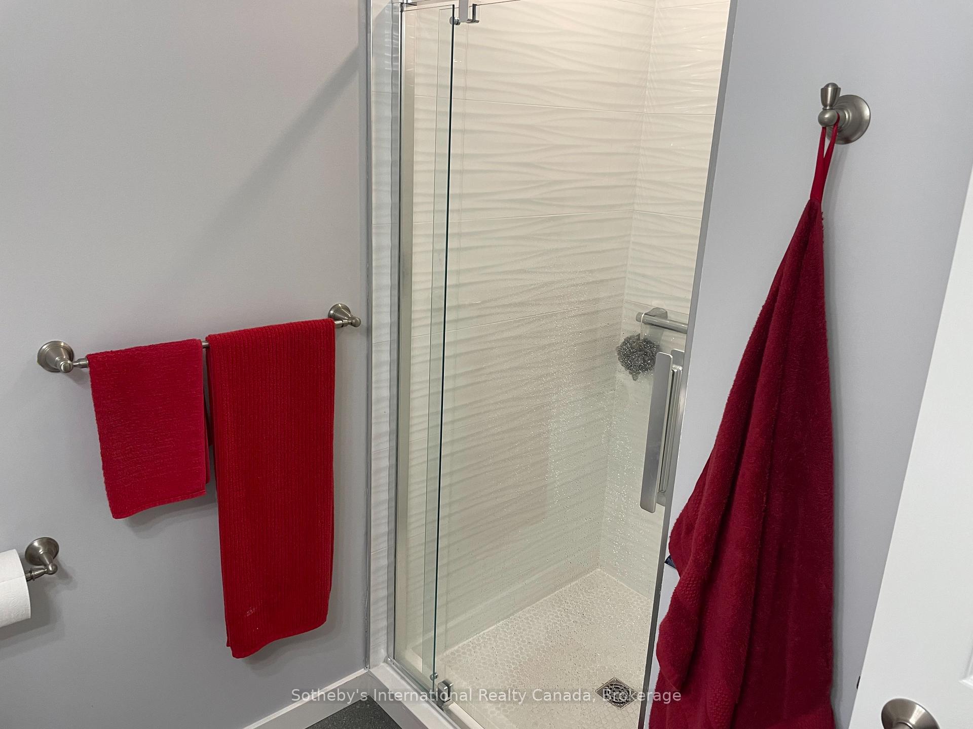 Photo 21 of 43 Green Briar Drive, Collingwood — HOMEH
