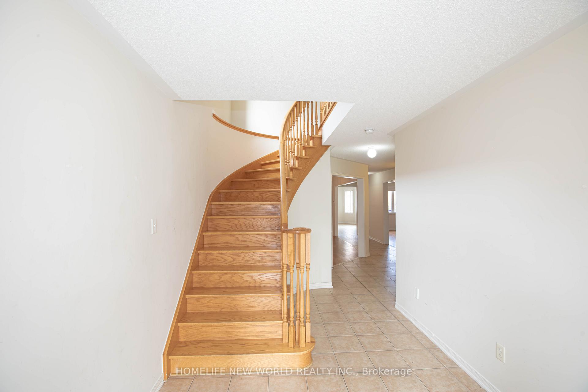 Photo 2 of 232 River Ridge Boulevard, Aurora, Bayview Northeast — HOMEH