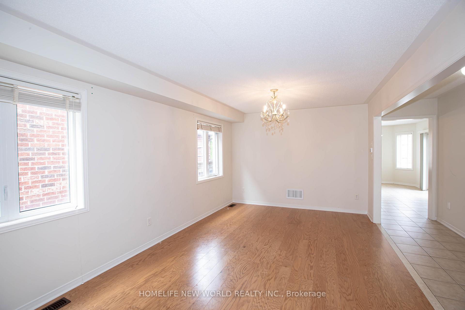 Photo 3 of 232 River Ridge Boulevard, Aurora, Bayview Northeast — HOMEH