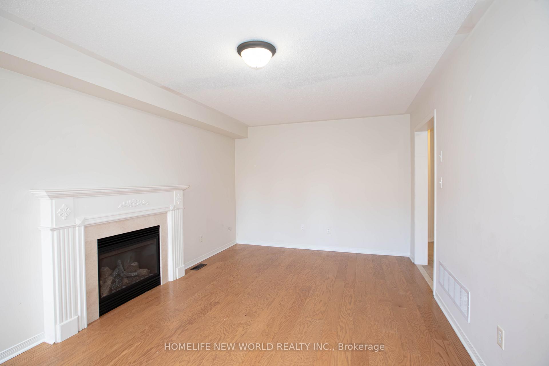 Photo 4 of 232 River Ridge Boulevard, Aurora, Bayview Northeast — HOMEH