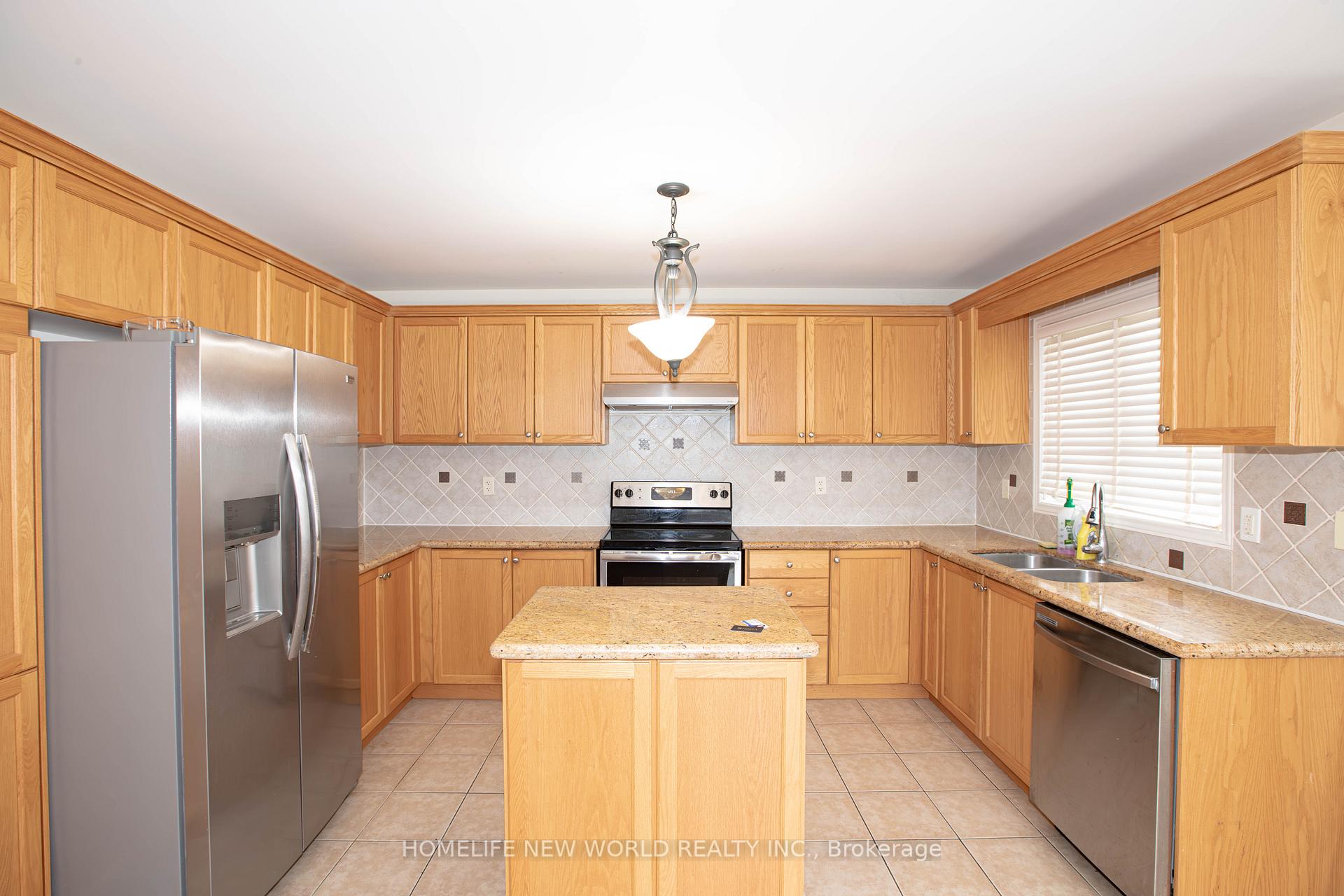 Photo 5 of 232 River Ridge Boulevard, Aurora, Bayview Northeast — HOMEH
