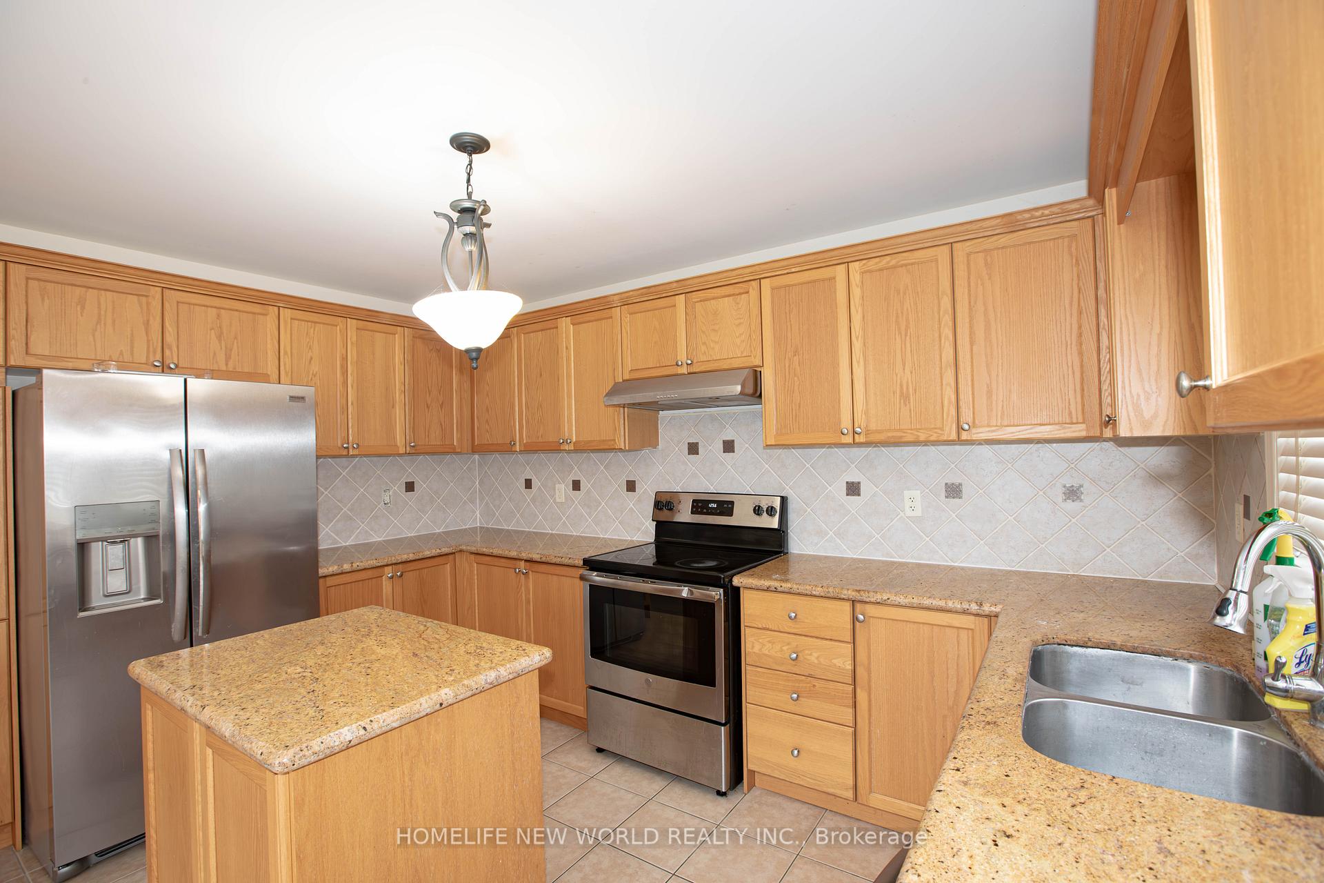 Photo 8 of 232 River Ridge Boulevard, Aurora, Bayview Northeast — HOMEH