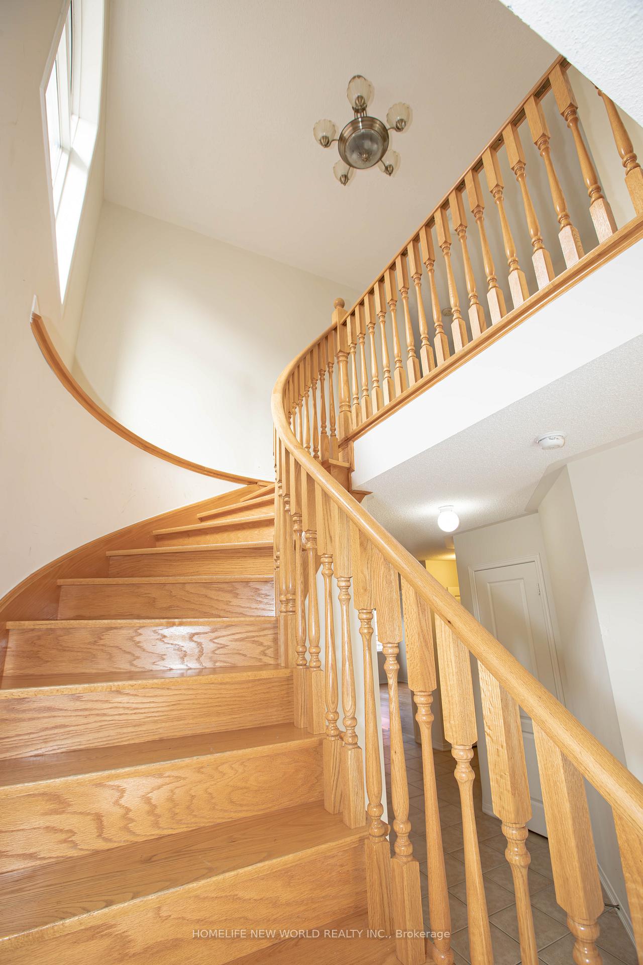 Photo 9 of 232 River Ridge Boulevard, Aurora, Bayview Northeast — HOMEH