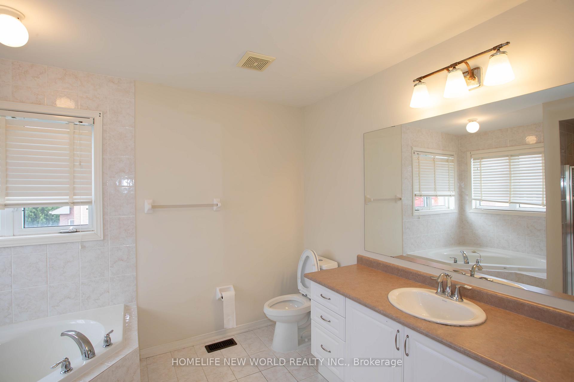 Photo 11 of 232 River Ridge Boulevard, Aurora, Bayview Northeast — HOMEH