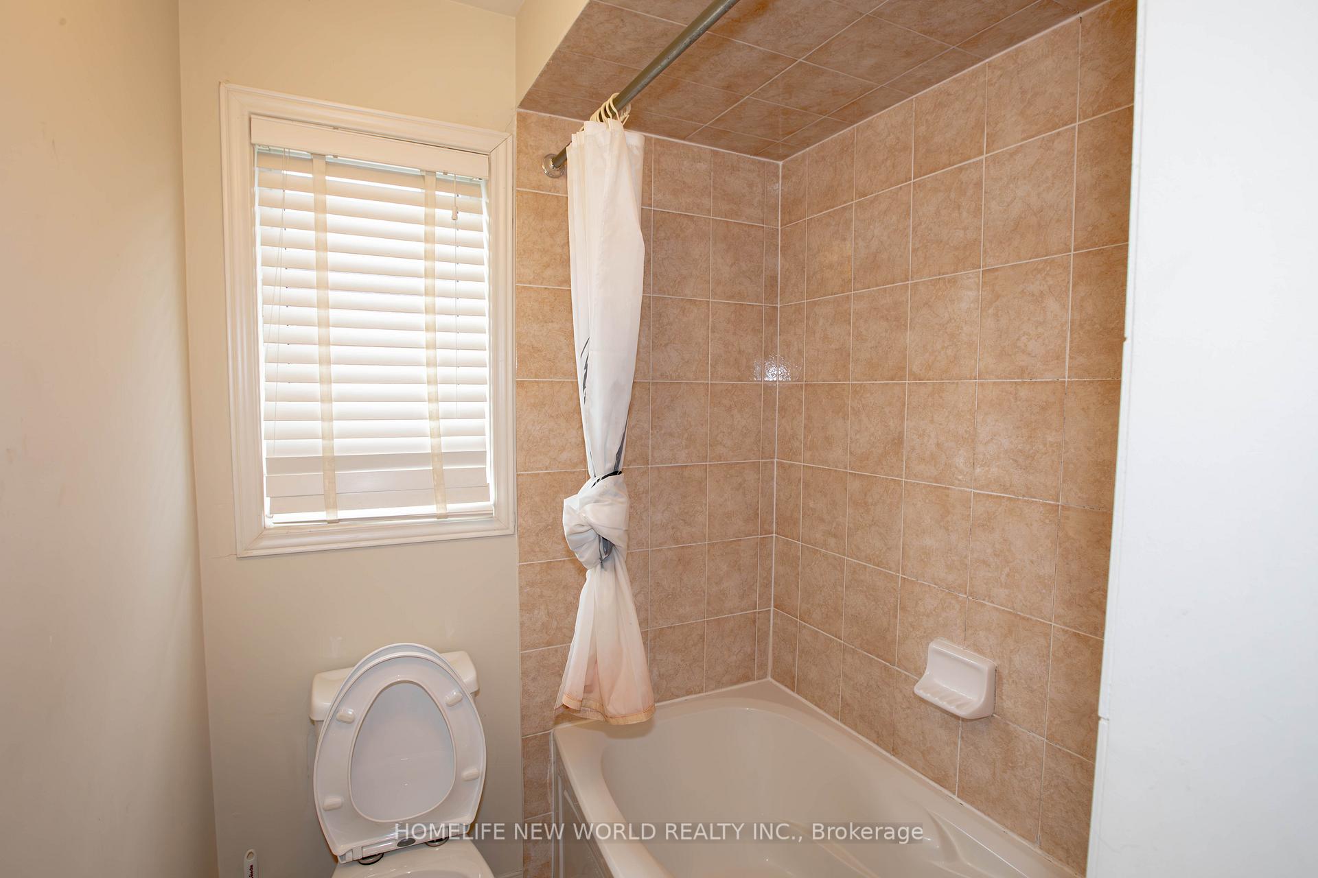 Photo 16 of 232 River Ridge Boulevard, Aurora, Bayview Northeast — HOMEH