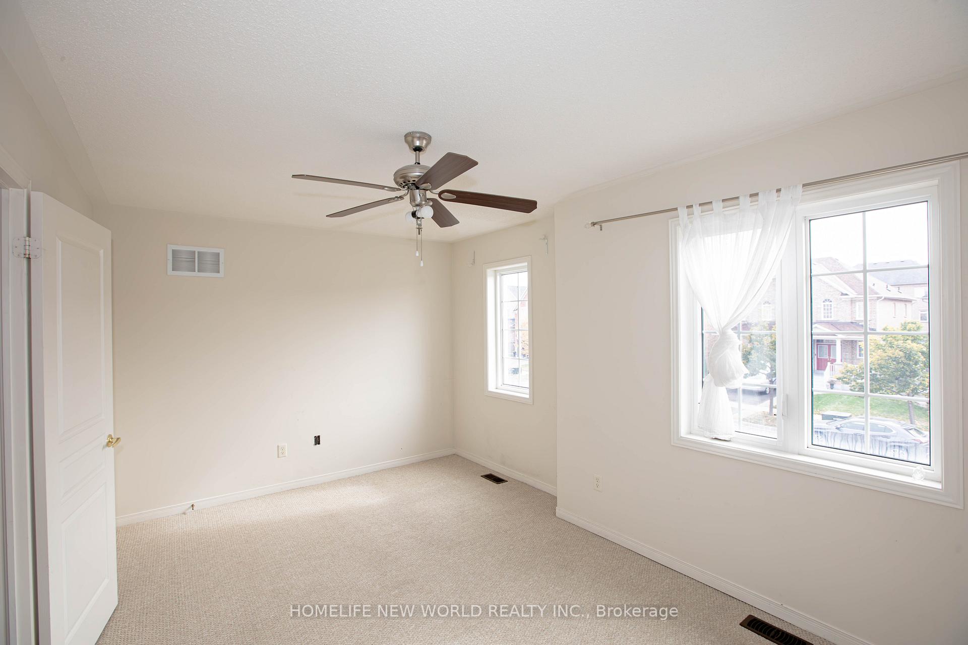 Photo 18 of 232 River Ridge Boulevard, Aurora, Bayview Northeast — HOMEH