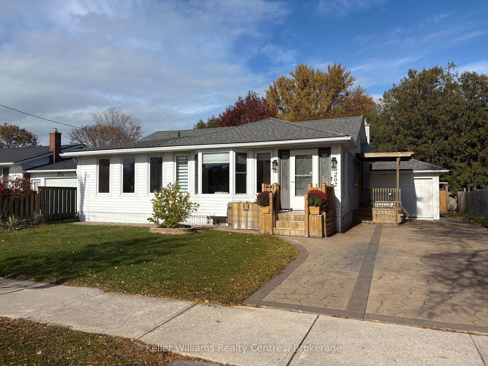 Front of 202 Bennett Street W