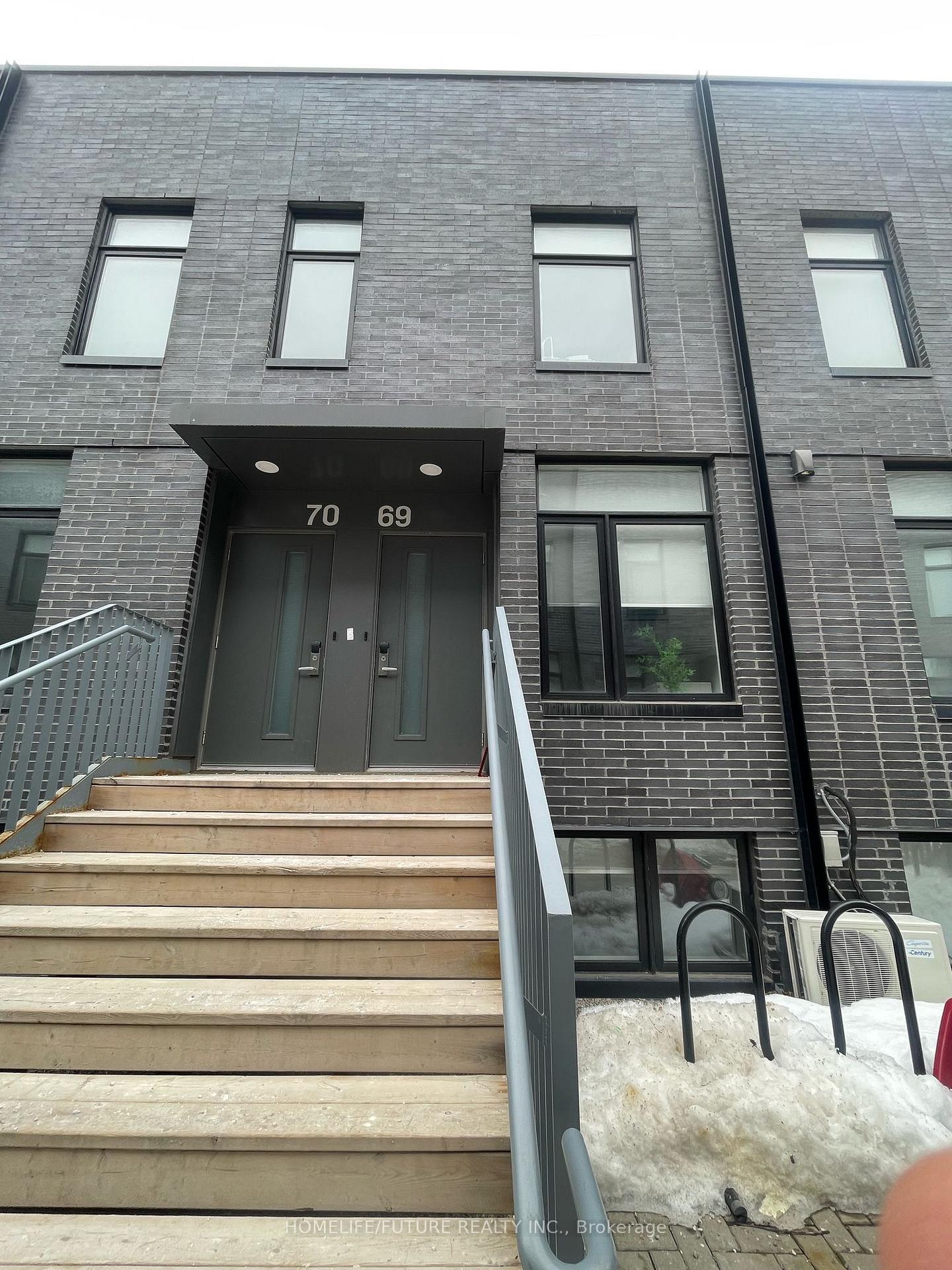 Front of Unit 69, 1760 Simcoe Street N