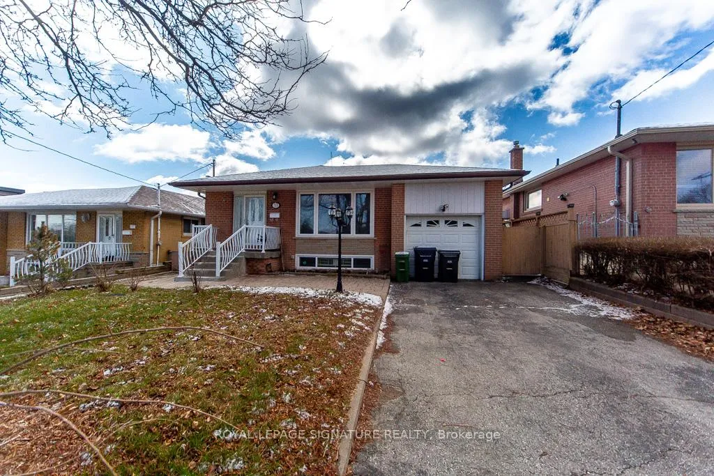 Photo 3 of 33 Renault Crescent, Etobicoke, Humber Heights — HOMEH