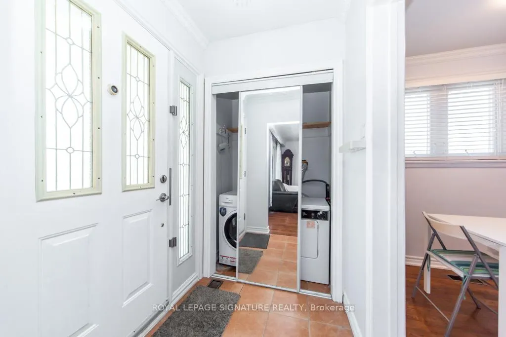 Photo 4 of 33 Renault Crescent, Etobicoke, Humber Heights — HOMEH