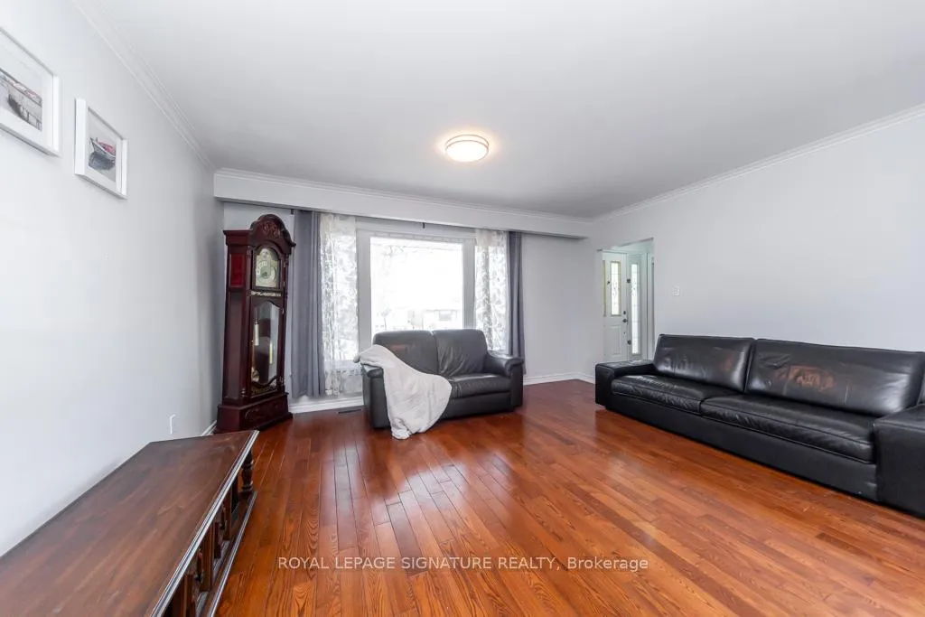 Photo 8 of 33 Renault Crescent, Etobicoke, Humber Heights — HOMEH