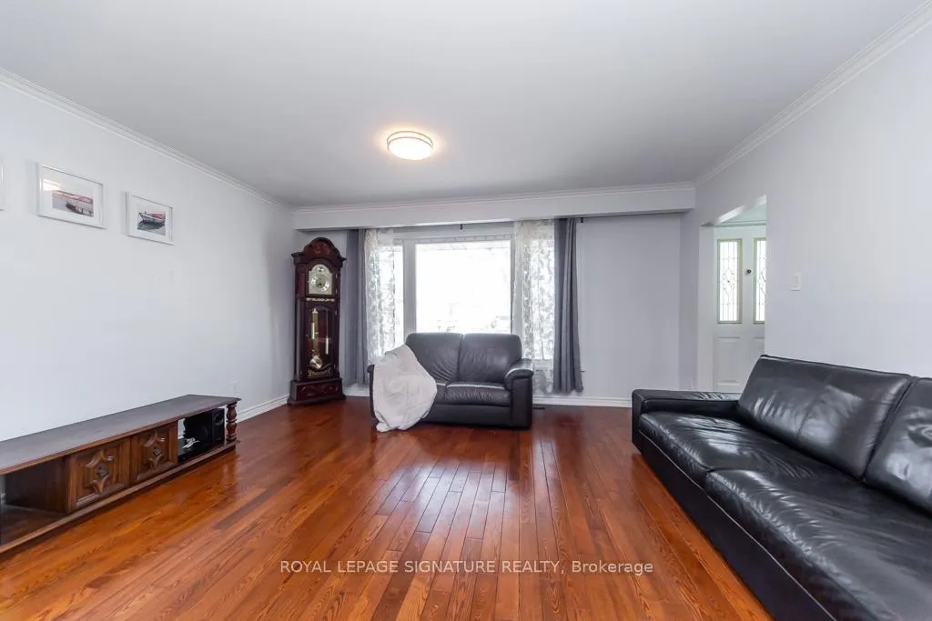 Photo 9 of 33 Renault Crescent, Etobicoke, Humber Heights — HOMEH
