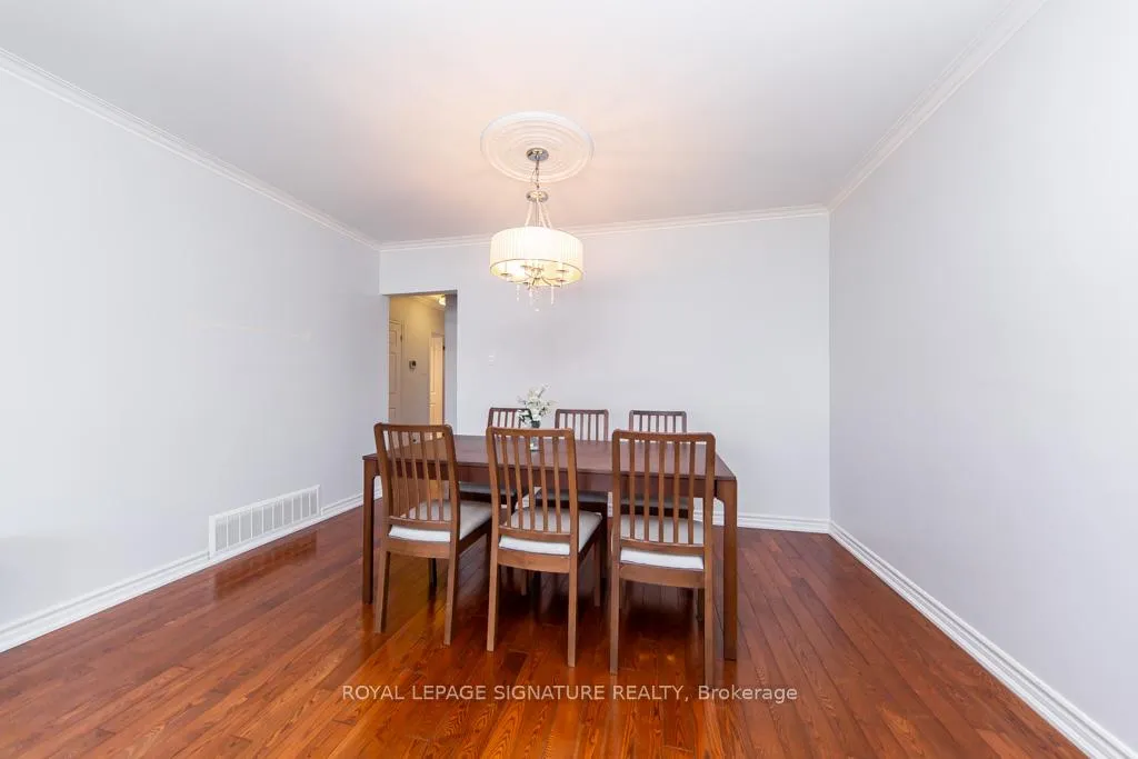 Photo 10 of 33 Renault Crescent, Etobicoke, Humber Heights — HOMEH