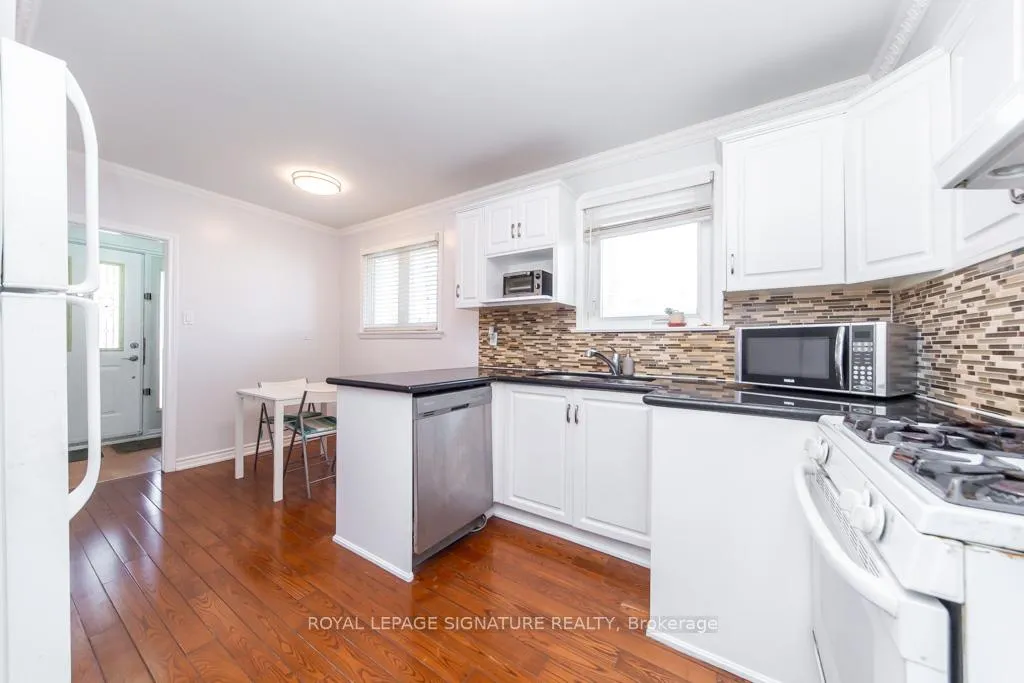 Photo 11 of 33 Renault Crescent, Etobicoke, Humber Heights — HOMEH