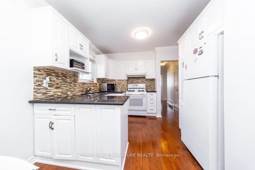 Photo 14 of 33 Renault Crescent, Etobicoke, Humber Heights — HOMEH
